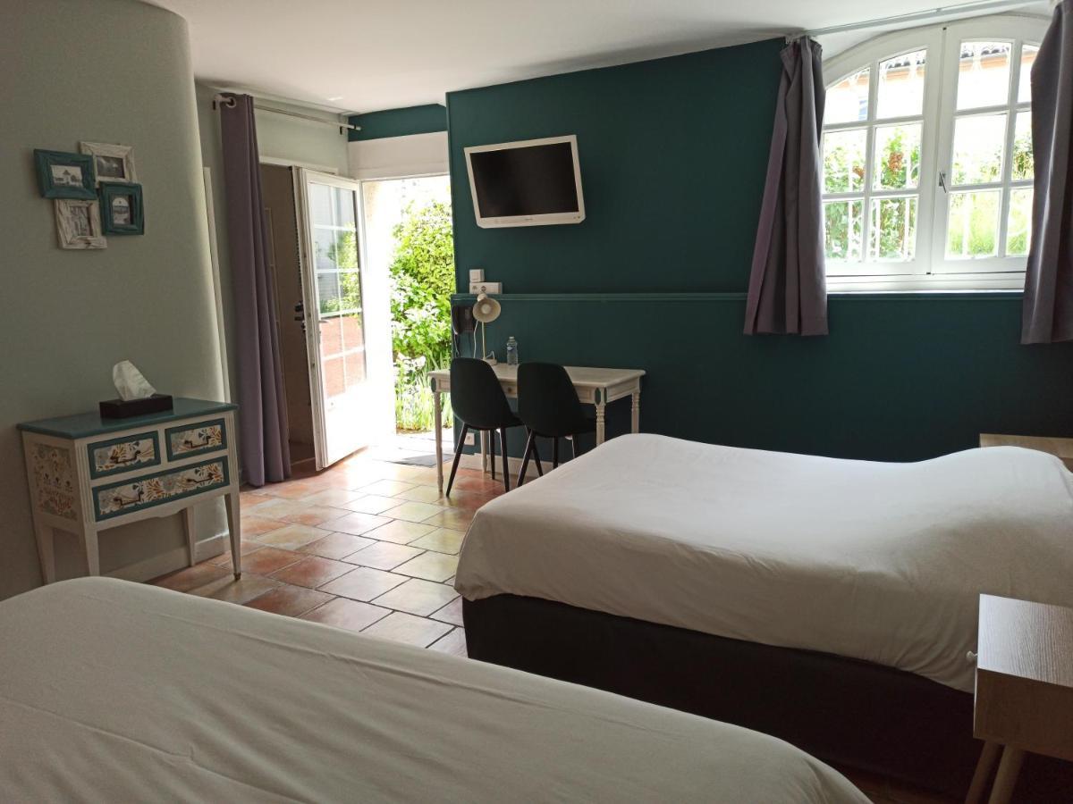 Logis Hotel Le Prince Noir Sérignac-sur-Garonne Esterno foto