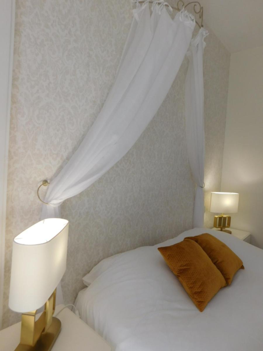Logis Hotel Le Prince Noir Sérignac-sur-Garonne Esterno foto