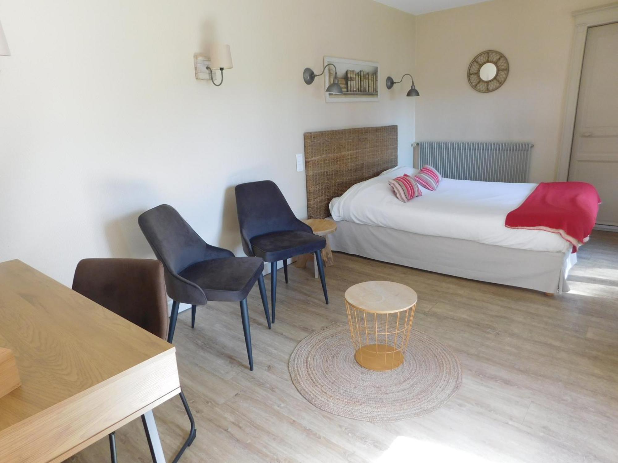 Logis Hotel Le Prince Noir Sérignac-sur-Garonne Esterno foto
