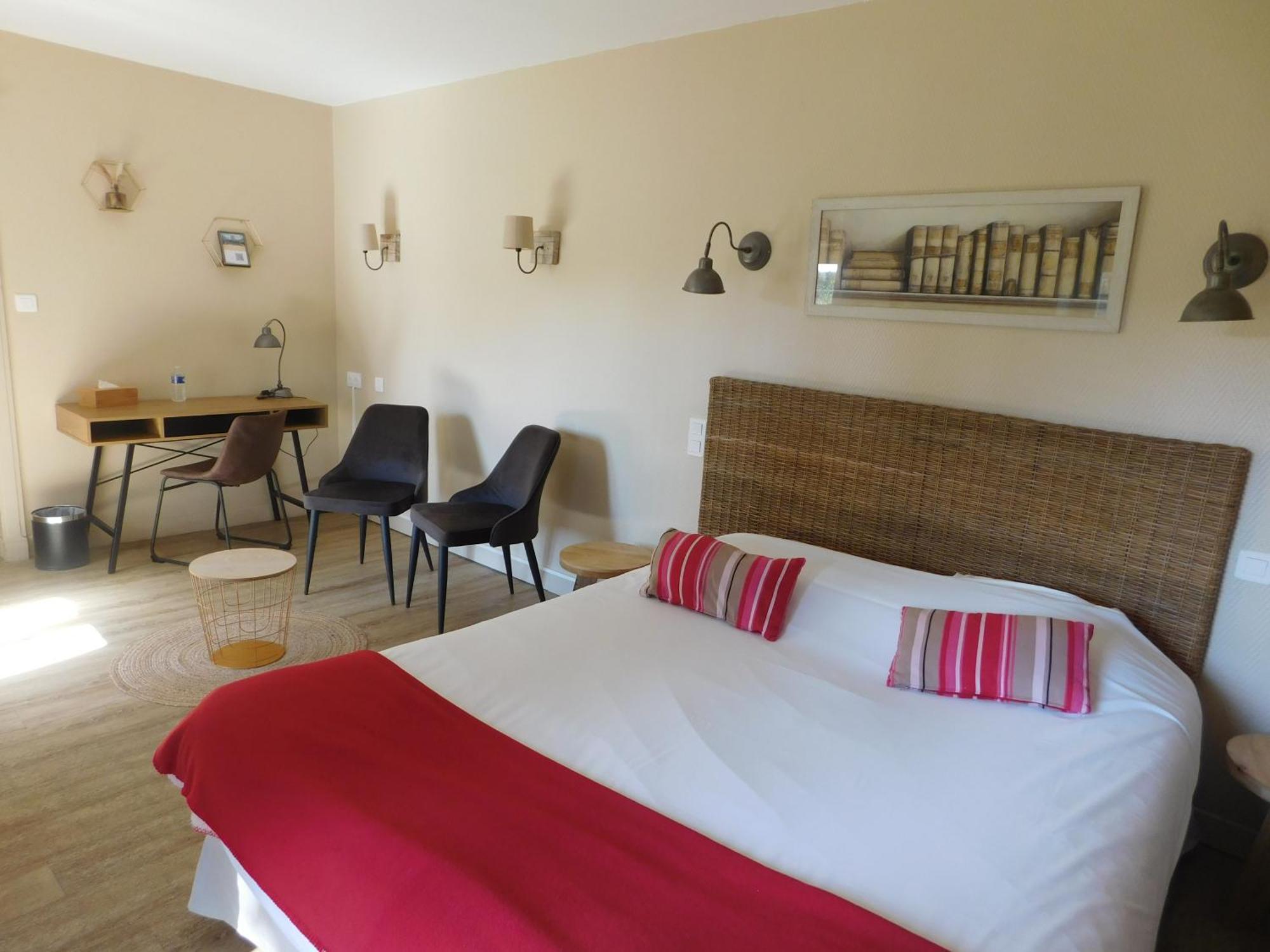 Logis Hotel Le Prince Noir Sérignac-sur-Garonne Esterno foto