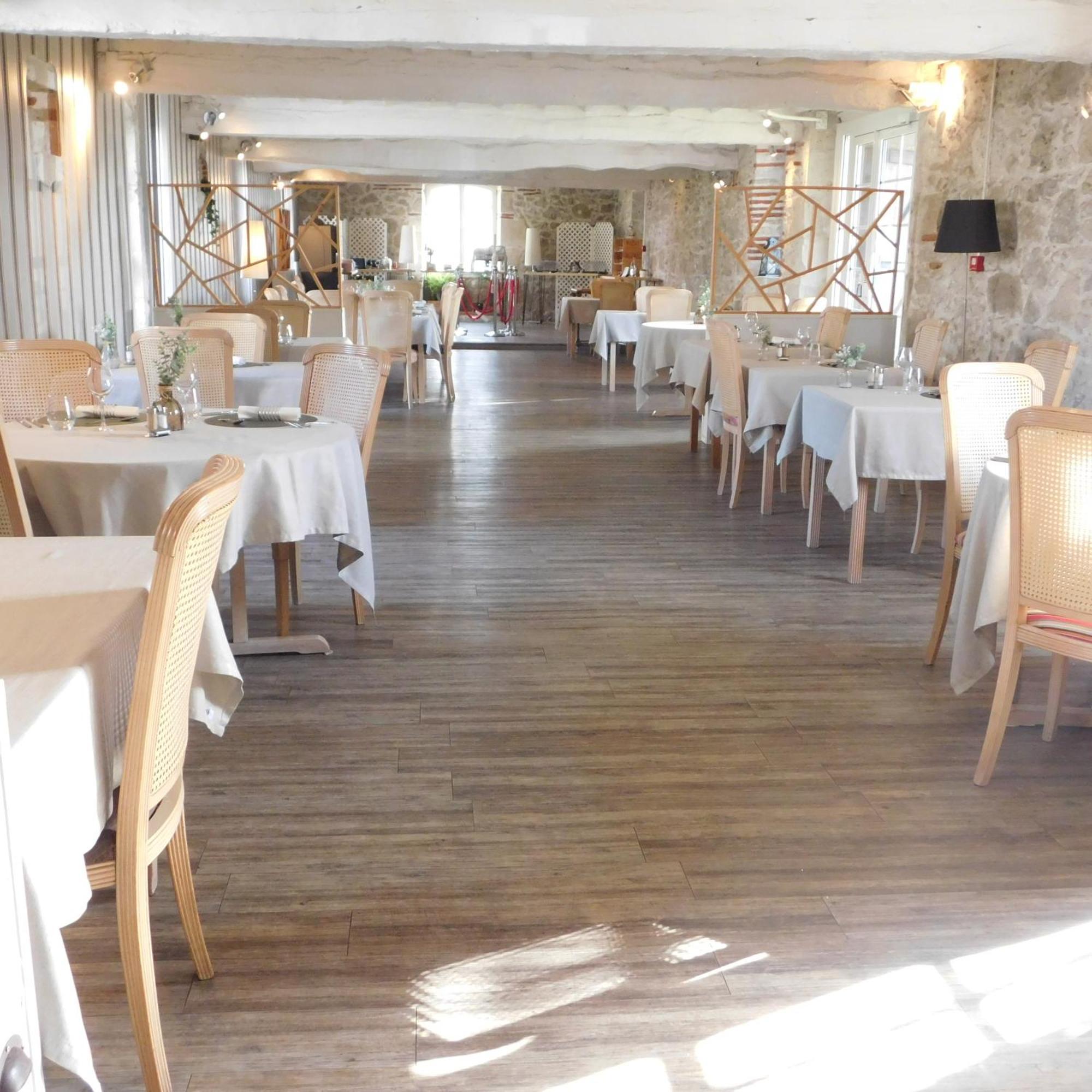 Logis Hotel Le Prince Noir Sérignac-sur-Garonne Esterno foto