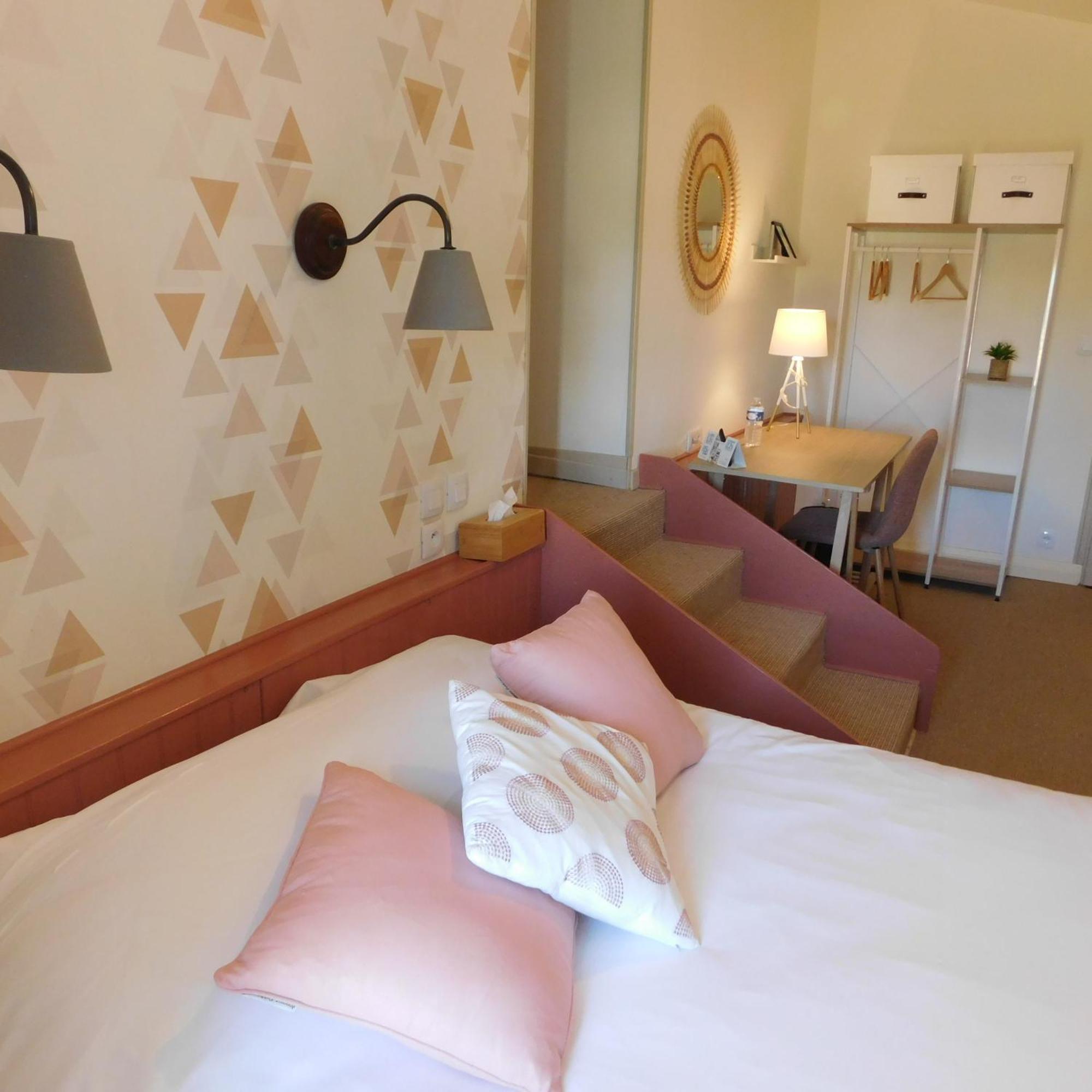 Logis Hotel Le Prince Noir Sérignac-sur-Garonne Esterno foto