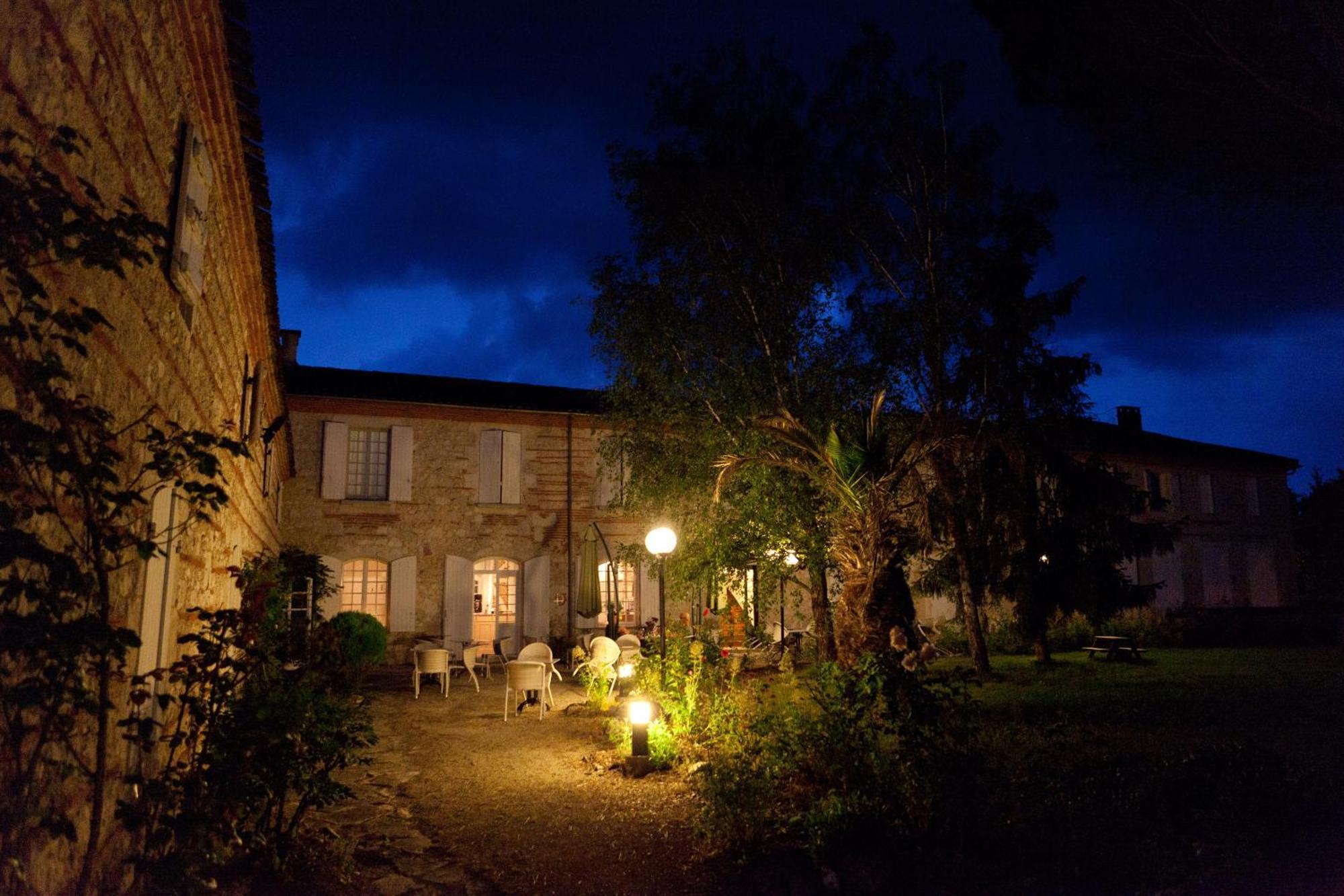 Logis Hotel Le Prince Noir Sérignac-sur-Garonne Esterno foto