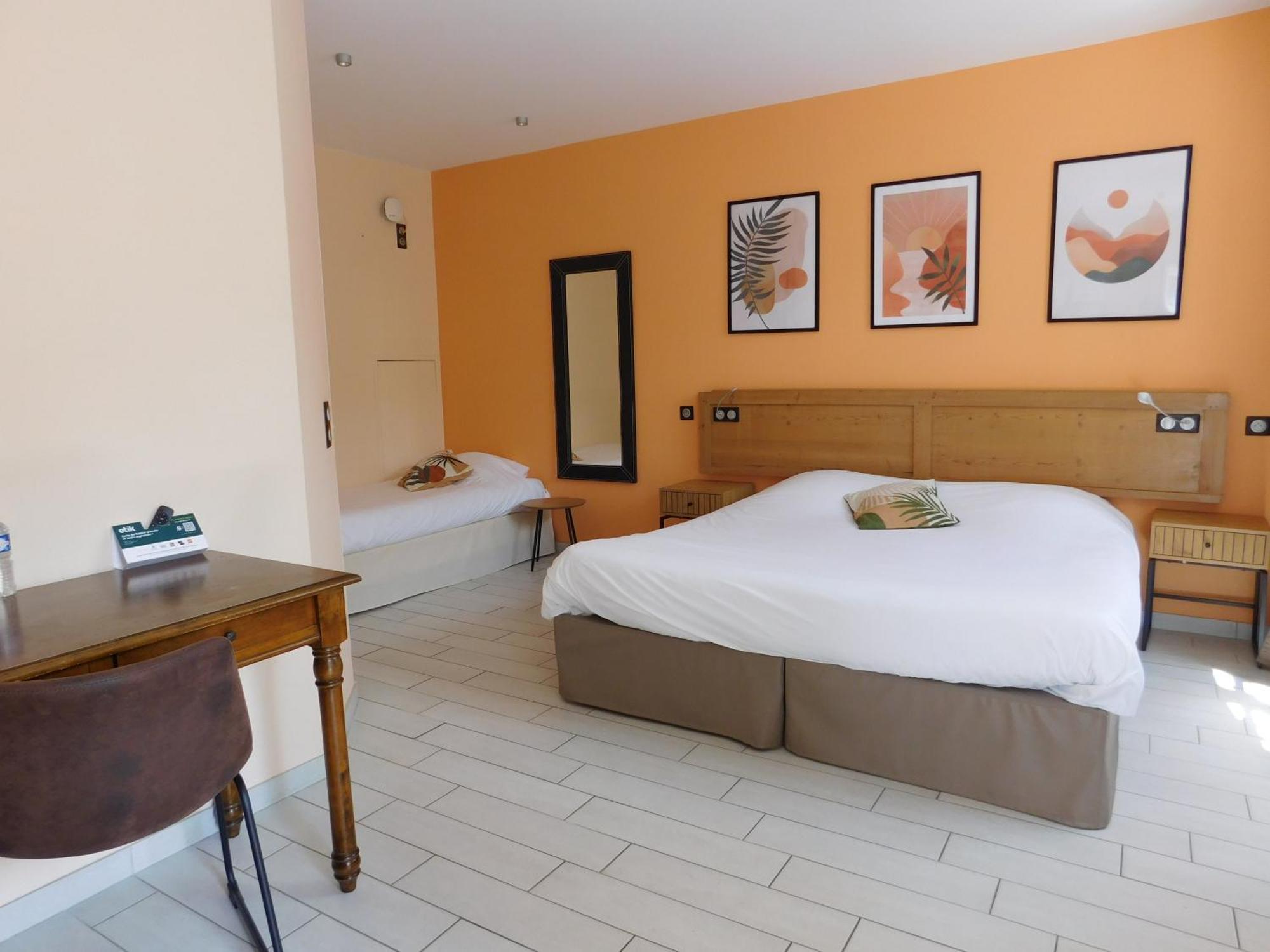 Logis Hotel Le Prince Noir Sérignac-sur-Garonne Esterno foto