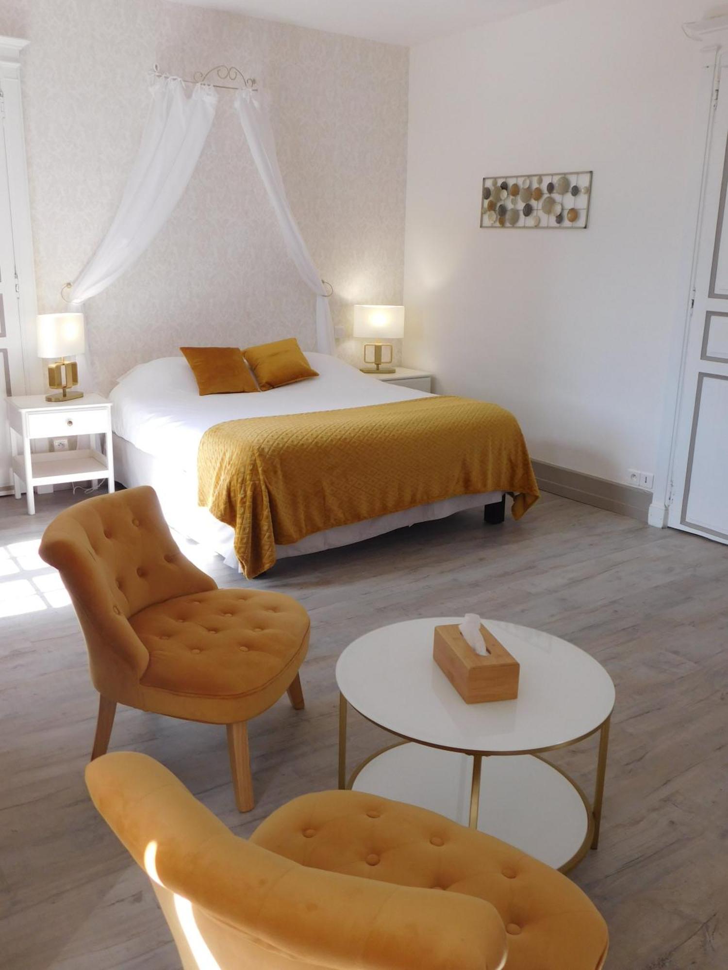Logis Hotel Le Prince Noir Sérignac-sur-Garonne Esterno foto