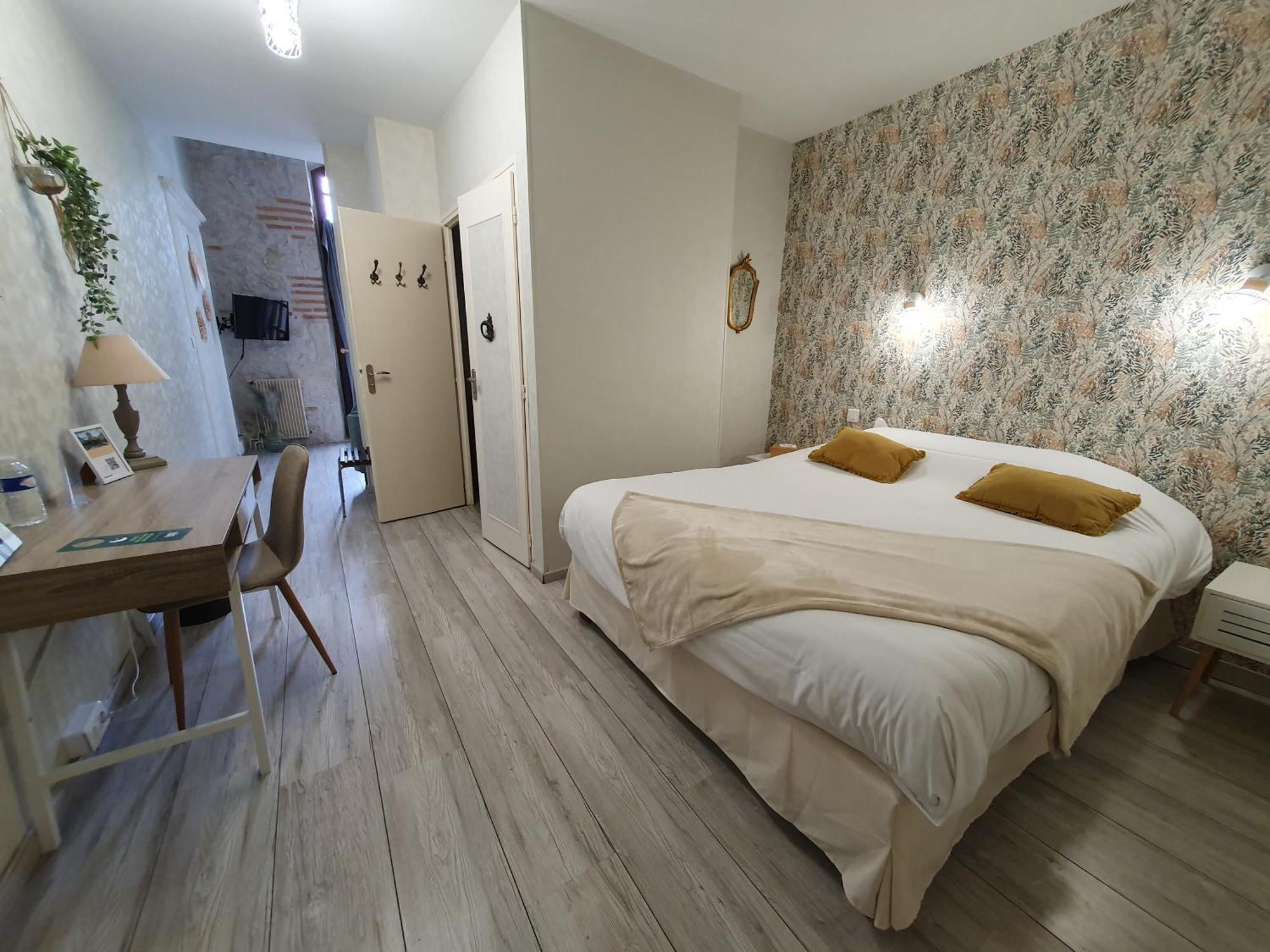 Logis Hotel Le Prince Noir Sérignac-sur-Garonne Esterno foto