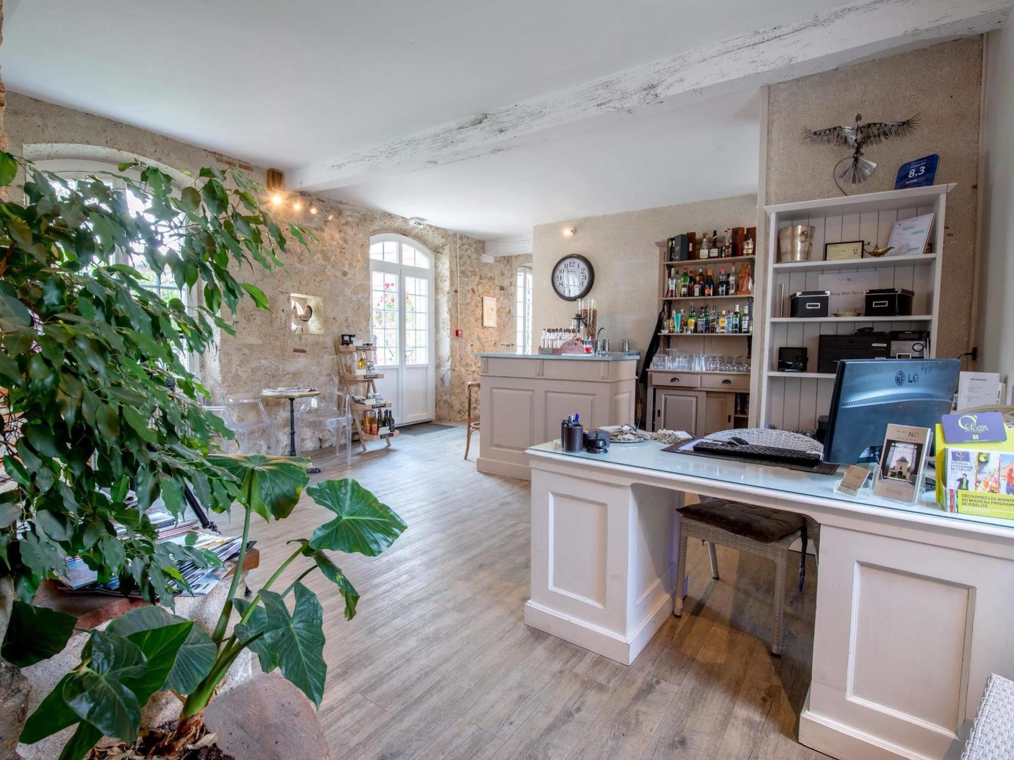Logis Hotel Le Prince Noir Sérignac-sur-Garonne Esterno foto